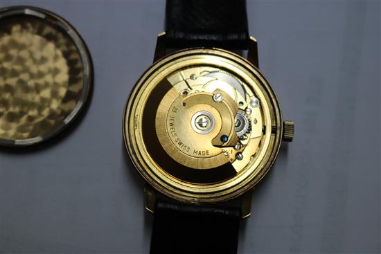 A gentlemans Swiss 9ct gold automatic wrist watch retailed by Walsh Brothers,